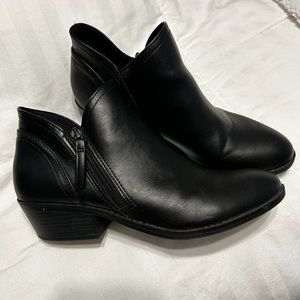 Like new black booties. Shelles brand size 9.5